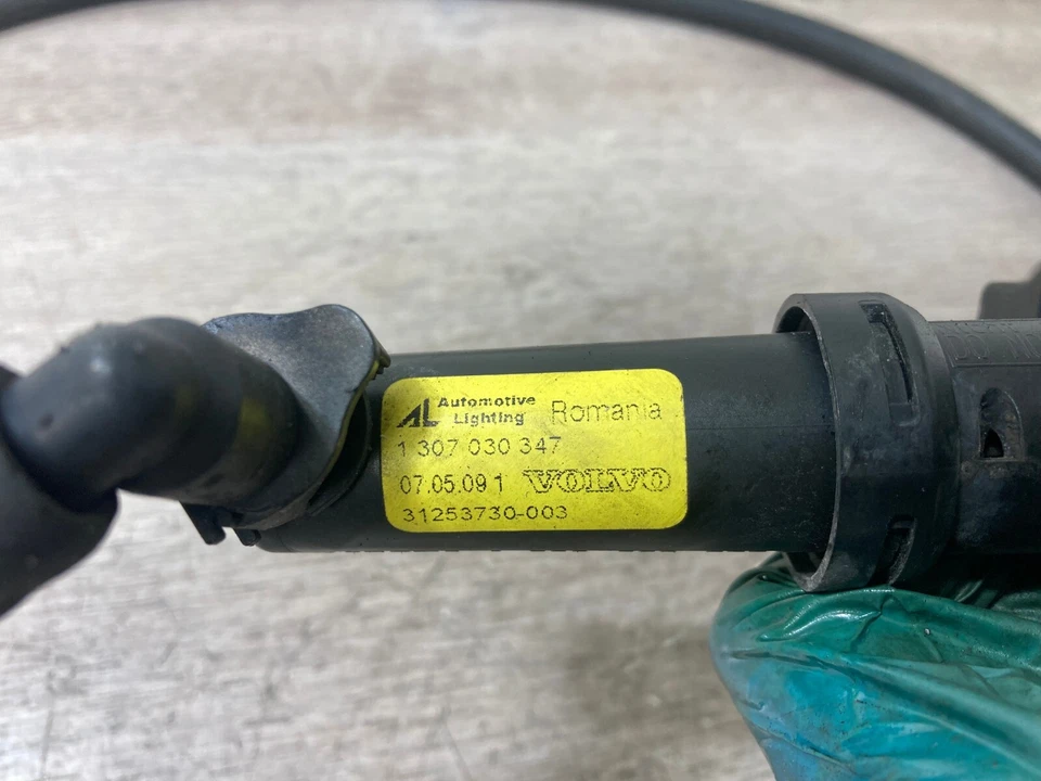 2009 VOLVO S40 HEADLIGHTS WASHER JET SPRAY NOZZLES WITH PIPE - Image 4 of 4