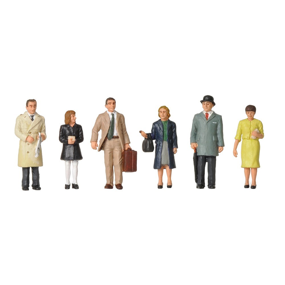 Bachmann 36-402 Scenecraft - 1960s/'70s Standing Station Passengers OO Gauge