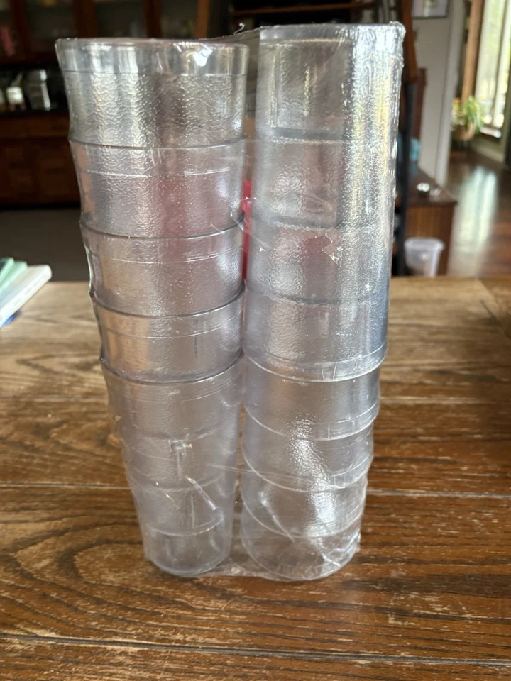 Restaurant Style Clear Plastic Glasses - Image 3 of 4