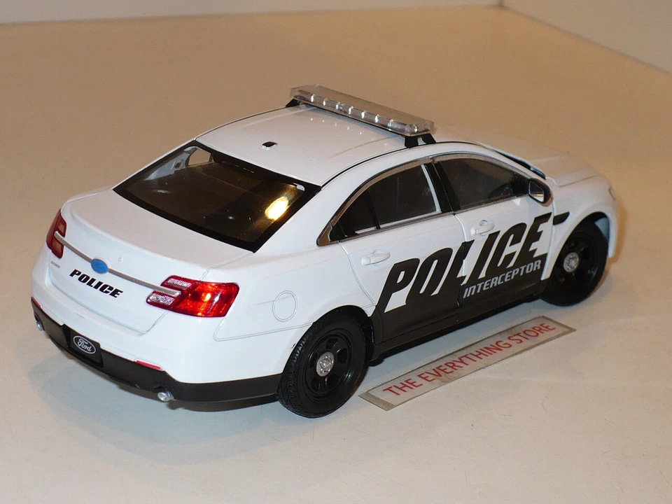 WELLY FORD POLICE INTERCEPTOR WHITE 1:24 SCALE NEW USA FREE SHIP  - Image 2 of 4