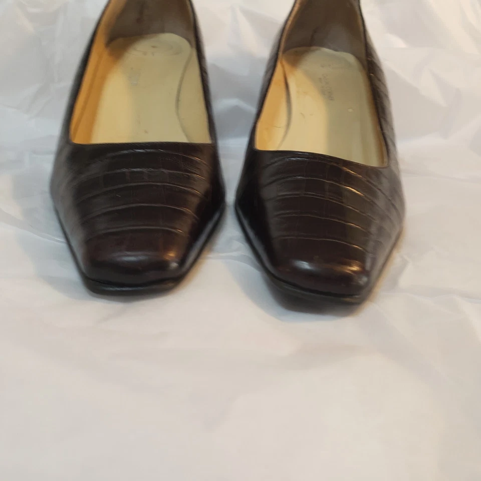 Zapatos de salón clásicos de cuero marrón esquinero informales vintage tacones cocodrilo en relieve talla 8M Foto 4 de 4
