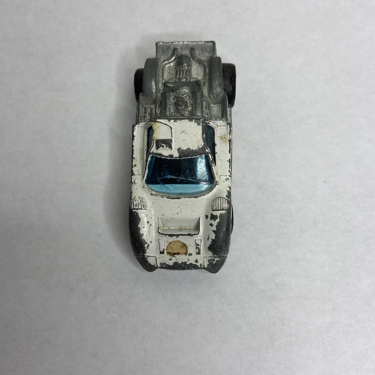 HOT WHEELS REDLINE 1967 ORIGINAL Ford J-Car White Broken