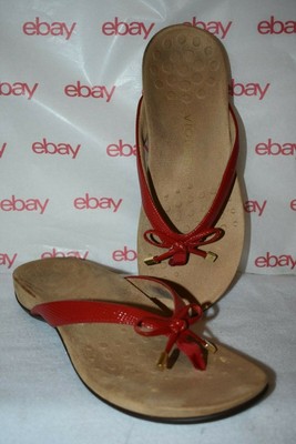 the bay vionic shoes