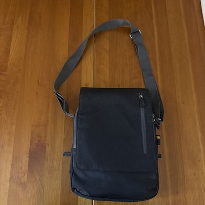 Vertical Caselogic XNTM-4 Messenger eSling Black, Burgandy/Black interior