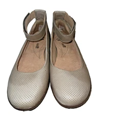 Clarks Medor Nina Tan  Ballet Flat/Mary Jane with Ankle Strap Comfort  Sz 10 W 