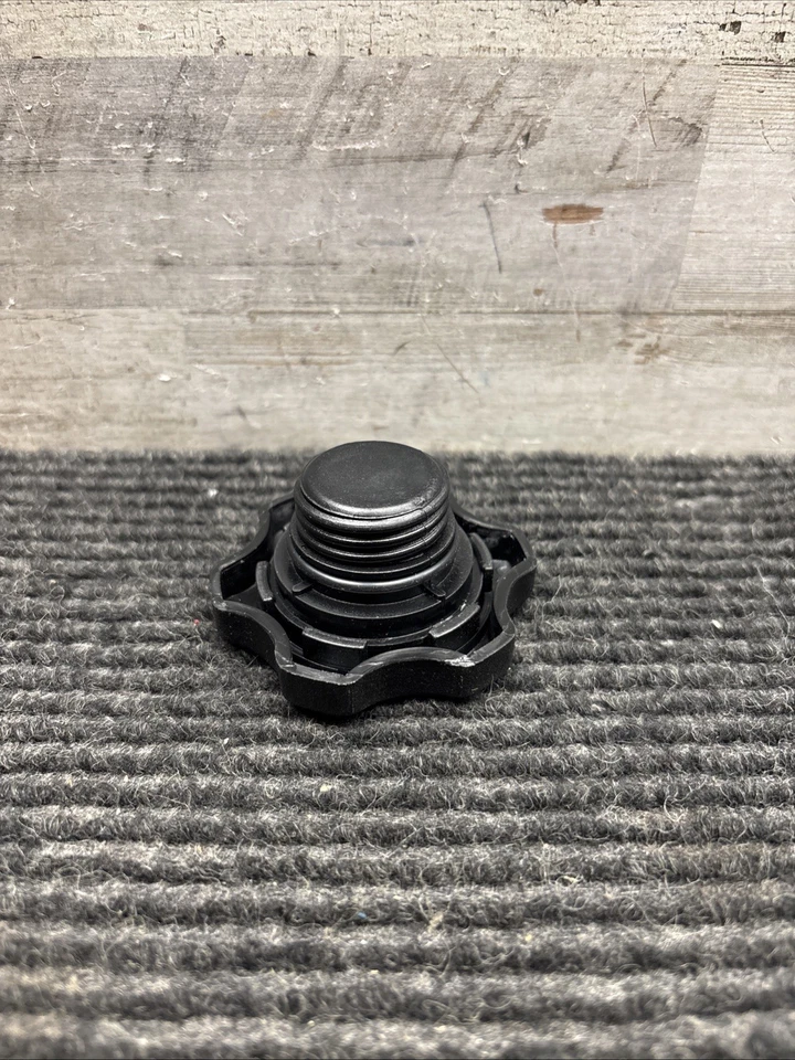 Tapa de llenado de aceite Dorman 80984, Chrysler 93-05, Dodge 93-05, Eagle 1993-97. Foto 3 de 4