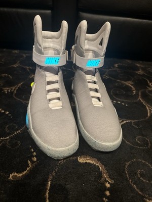 Nike MAG Back to the Future 2011 Size 8  Friends and Family - Great Condition