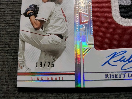 Patch Auto 2024 Panini Impeccabile Rhett Lowder 19/25!!! Reds Rookie SP Prospect! - Foto 2 di 4