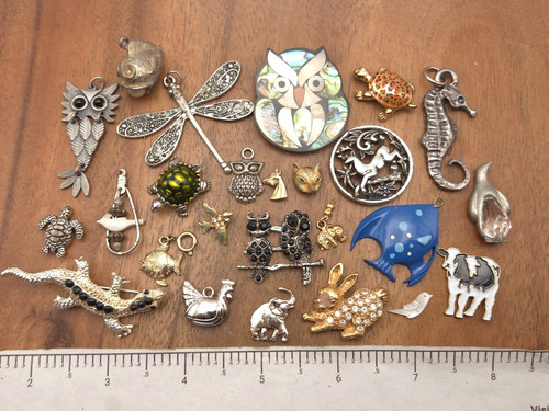 Vintage - Now 25 Piece Animals Bugs Pendants Charms Craft Jewelry Making Lot #11