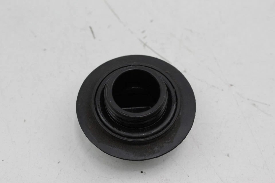 Tapa de caja de aceite de motor Nissan Armada 2005-2014 negra OEM Foto 3 de 4