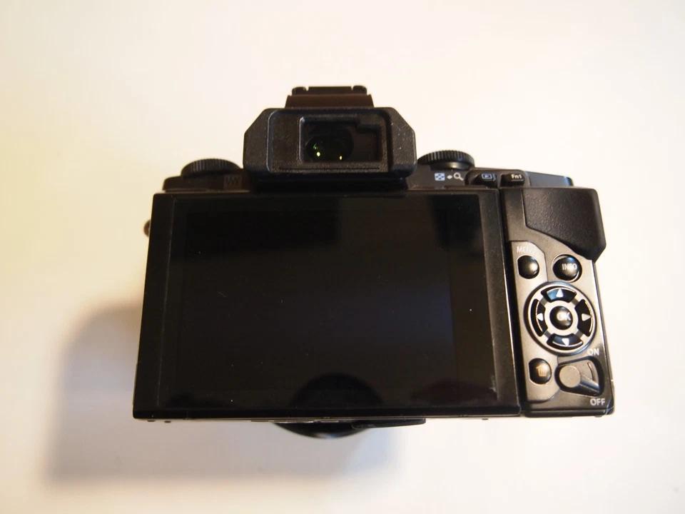 Olympus OM-D E-M5 Mark I – inkl. Panasonic 14–45mm Objektiv & Batteriegriff - Bild 4 von 4