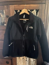 North Face Polar tech Women’s S/P Zippered Fleece Jacket With 3 Zippered Pockets