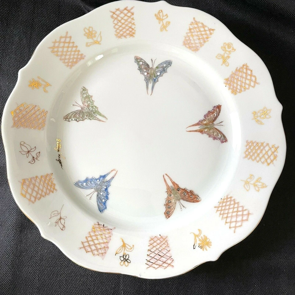 BAVARIAN HAND PAINTED PORCELAIN PLATE SIGNED BY BETTY HIGDON - Image 2 of 4