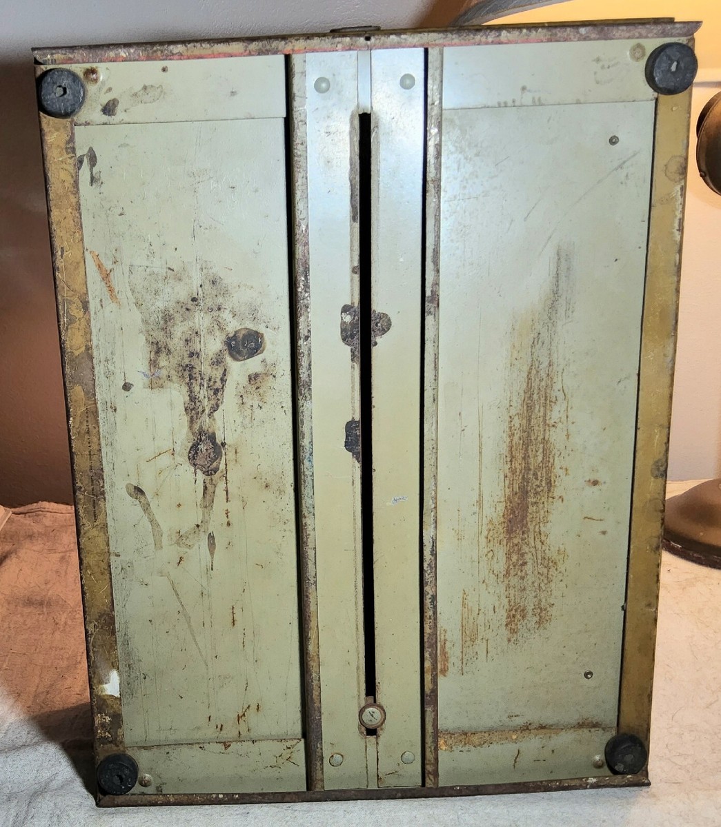 ANTIQUE EVEREADY FLASHLIGHT BATTERIES ADVERTISING METAL STORE