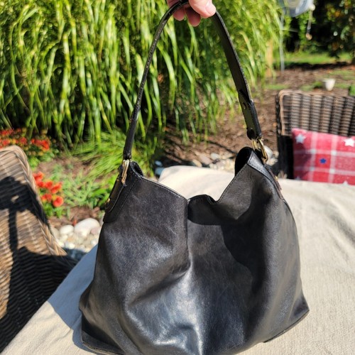 Borsa a tracolla Cole Haan Hobo con borchie in morbida pelle morbida nera - Foto 2 di 10