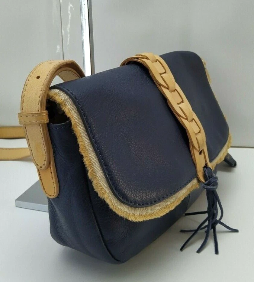 Bolsa tiracolo listrada Tommy Bahama Santa Rosa couro azul marinho tecido - $188 - Imagem 3 de 4