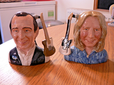 2 SELTENE LIMITIERTE AUFLAGE ROYAL DOULTON ''STATUS QUO'' ROSSI & PARFITT CHARAKTERKRÜGE