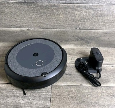 iRobot Roomba i3 Robot Vacuum & Base Charger RVD-Y1  Light Use Clean 