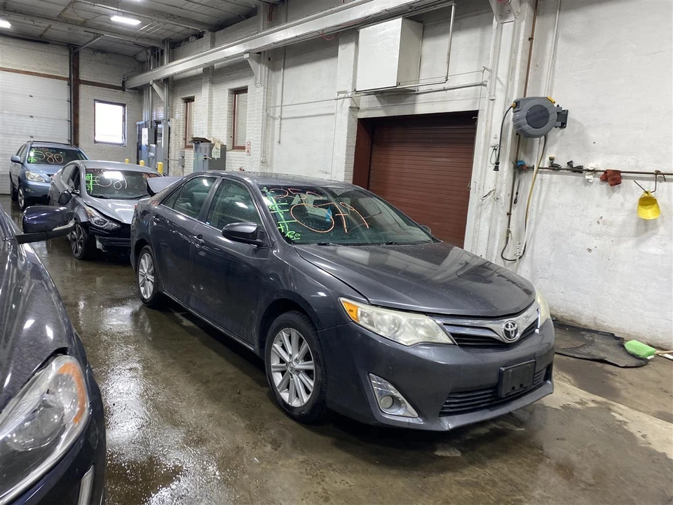 Used Front Center Interior Rear View Mirror fits: 2014 Toyota Camry automatic di Foto 3 de 4