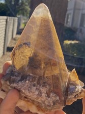 golden-calcite-dogtooth-large-crystal-point-free-standing-1-kilo-gram-222-lbs