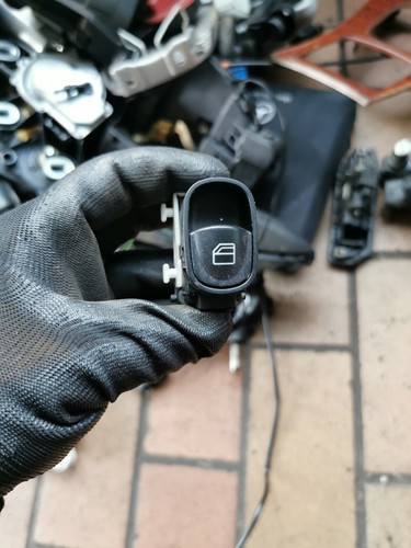 Original Mercedes-Benz C-Klasse W203 Fensterheberschalter Schalter A2038200210