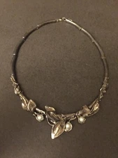 SIGNED HAGIT GORALI VINTAGE STERLING SILVER PEARL FLOWER LINK NECKLACE