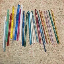 lot of 24 Vintage crochet hooks