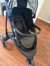 Graco Baby stroller with removable bassinet 