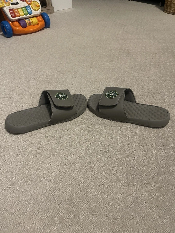 Seattle Storm Women’s Slides Flip Flops - Women’s Size 9 - WNBA - Image 3 of 4