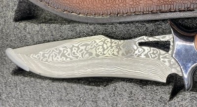 New Hand Forged Acid Etched Damascus Pattern Tracker Blade Finger Choil Leather