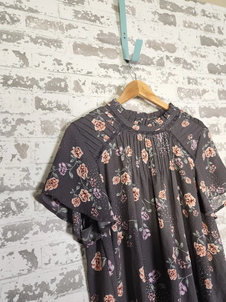 Blusa tórrida tamanho 1 cinza rosa floral manga esvoaçante romântica boho camponesa - Imagem 2 de 4
