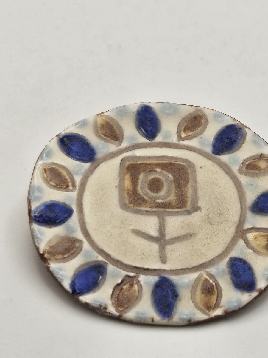 Vintage Ceramic KARIN OG AASE Flower Medallion Brooch Pin Denmark Signed View 3
