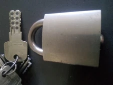 EVVA HIGH SECURITY PADLOCK 3/8 SHACKLE 2 KEYS HAVE NORTH AND SOUTH POLE MAGNETS