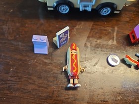 LEGO Friends: Amusement Park Hot Dog Van (41129)