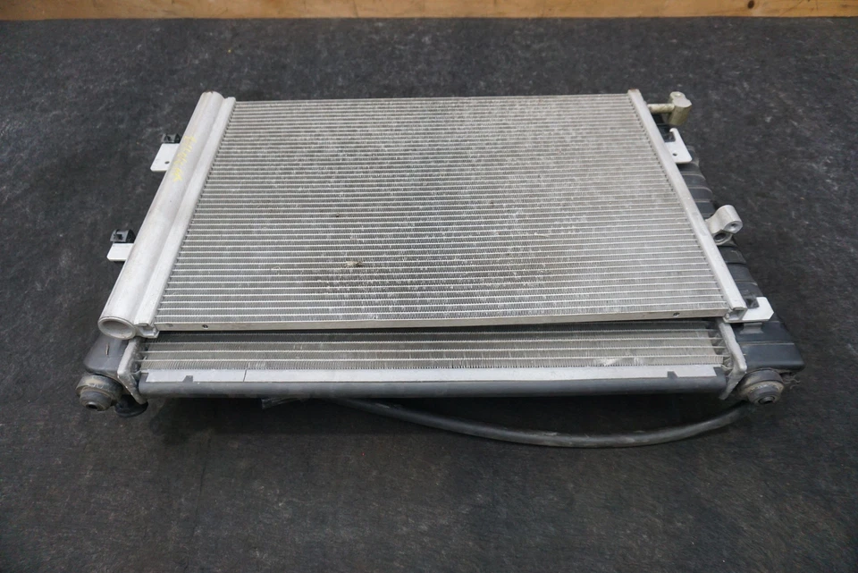 Radiador delantero aire acondicionado condensador ventilador paquete de refrigeración OEM 21996495 Chevrolet SSR 2003-06 Foto 4 de 4