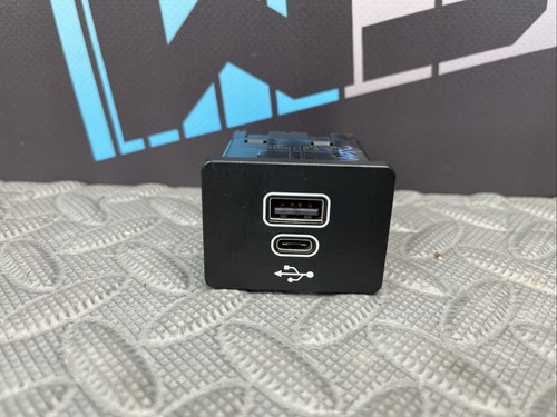 LINCOLN FORD Auxiliary Outlet USB Port USB-C Port N1WT14F014AC 2020-2026