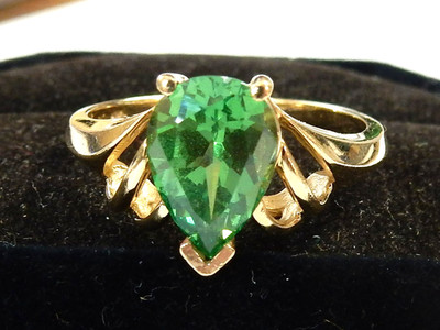 Solid 14K Yellow Gold 10x7mm Pear Shape Green Lab Create Gemstone Ring Size 8.25