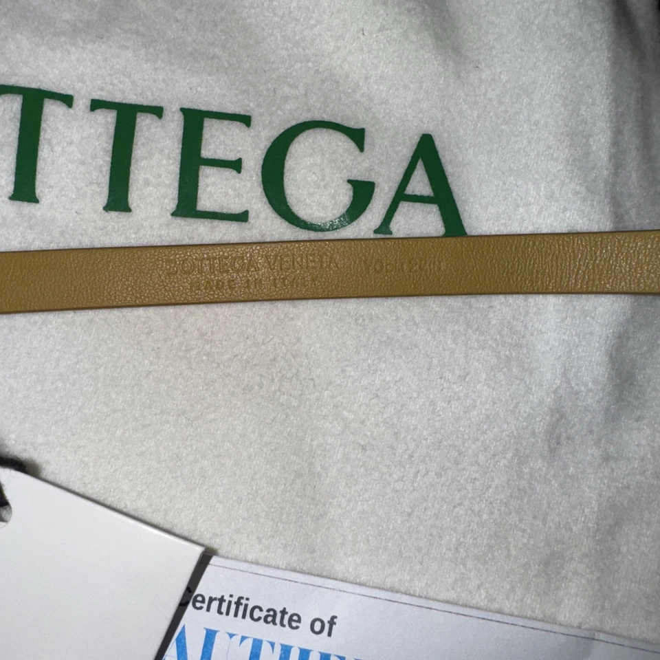 BOTTEGA VENETA Cinturón de Cuero Dorado Metálico Hebilla Triángulo Nuevo con Etiquetas y Bolsa para el Polvo $500 70 Foto 3 de 4