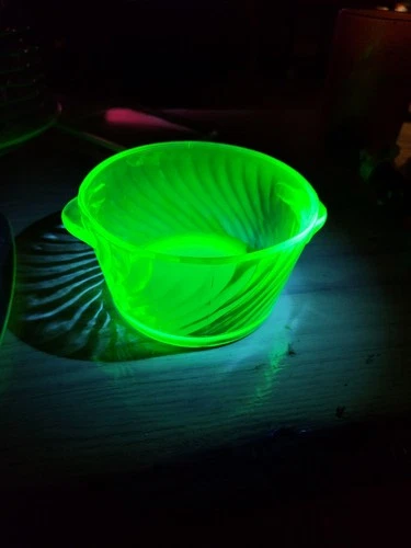 Vintage Anchor Hocking Spiral Green Uranium Glass Butter Tub Ice Tub