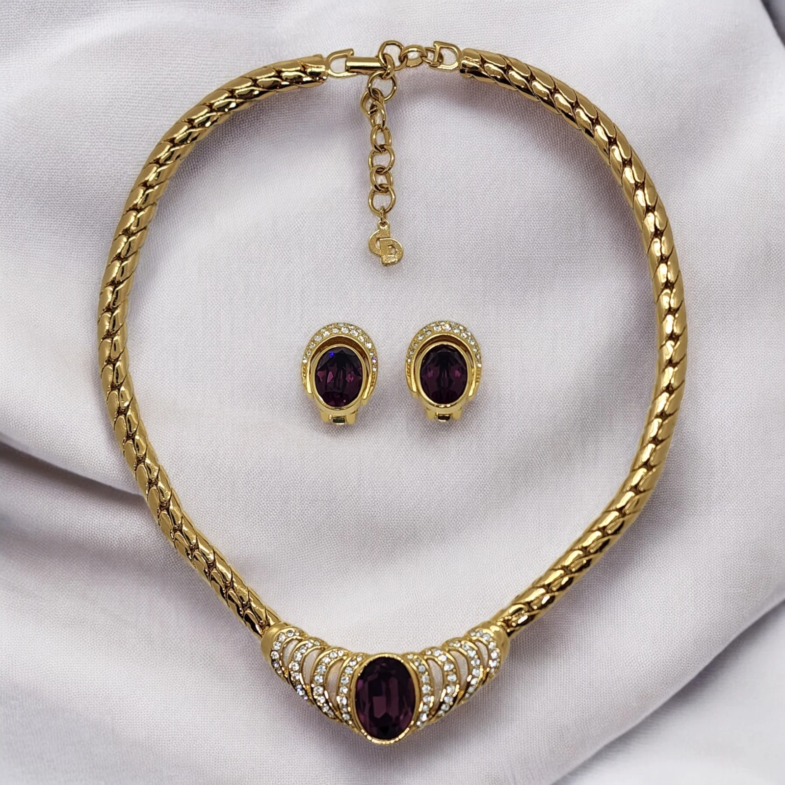 Lot boucles d'oreilles clips collier améthyste plaqué or Christian Dior vintage années 70