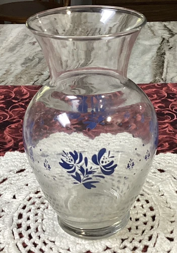 Pfaltzgraff Yorktowne 5” Tall Flower Vase With Blue Floral Design