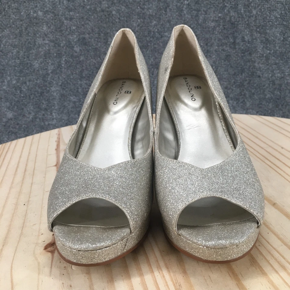 Bandolino 高跟鞋女式 7 米 Brayden 一脚蹬露趾珠光厚底高跟鞋银色 — 第 4/4 张图片