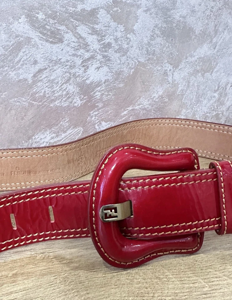 Cinturón Fendi B Hebilla Rojo Charol Ancho B Hebilla 32" 95 cm Foto 4 de 4