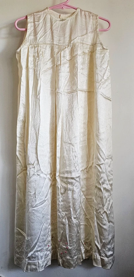 Vintage Victorian Ivory Cream With Embroidered Floral Accents See Measurements  - Image 2 of 4