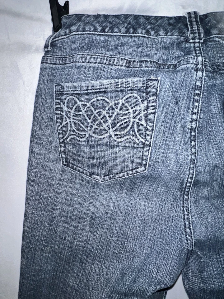 Chicos Platinum Jeans Womens Size L (2) Capri Denim Raleigh W. Crop Stretch Jean - Image 3 of 4