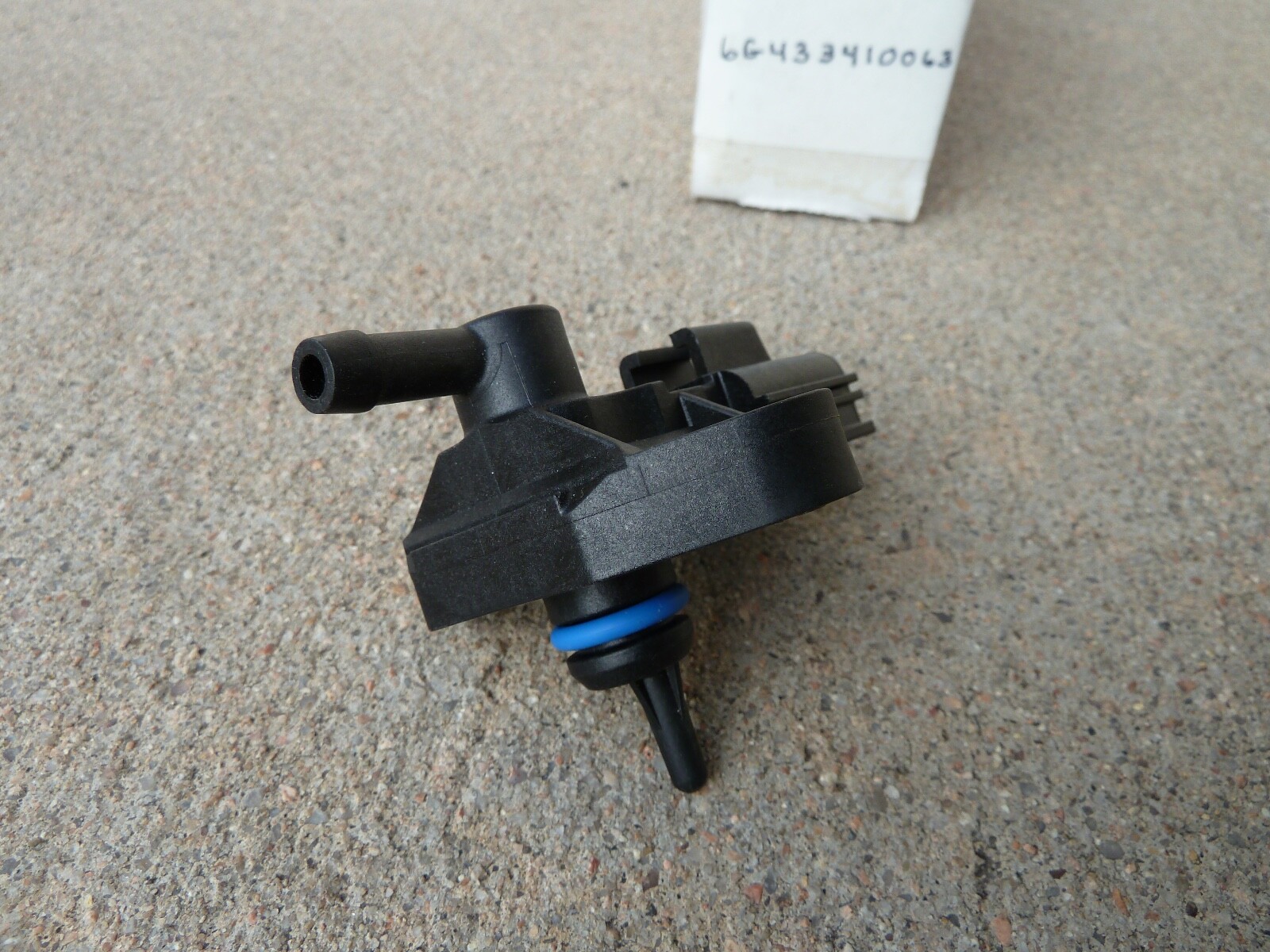 2004-2012 Aston Martin DB9 DBS Rapide Vantage fuel injection pressure sensor