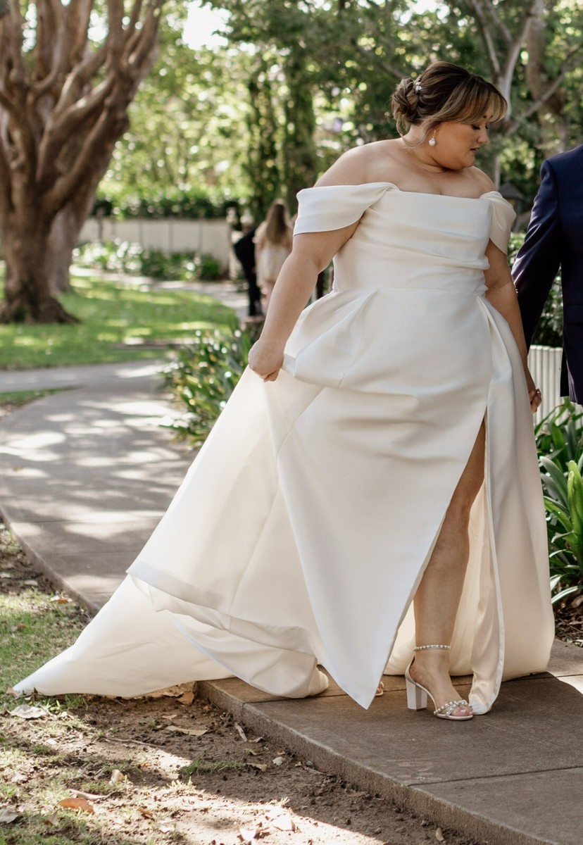 Plus Size Wedding Dress Karen William Holmes Lou-Lou Elizabeth
