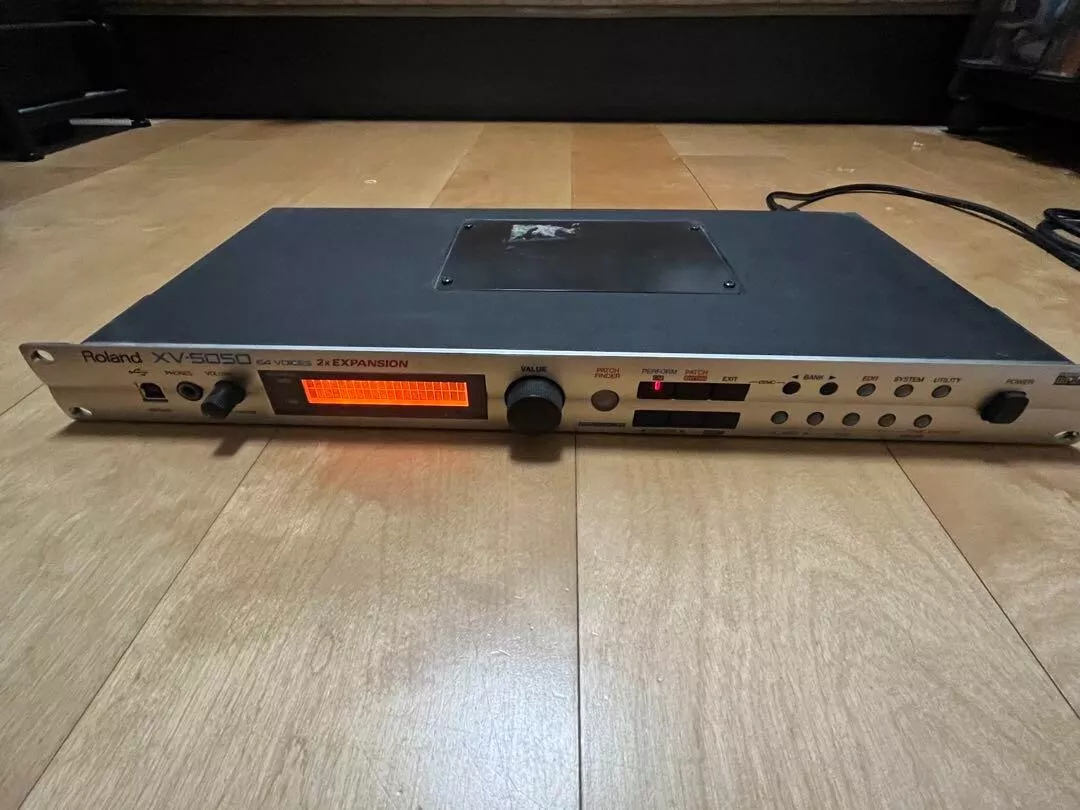 Roland XV-5050 Synthesizer Sound Module 64 Voices Rack Mountable
