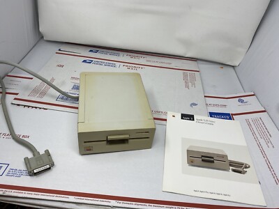 外付けハードディスク・ドライブ Apple 5.25 Drive A9M0107 s-l400.jpg