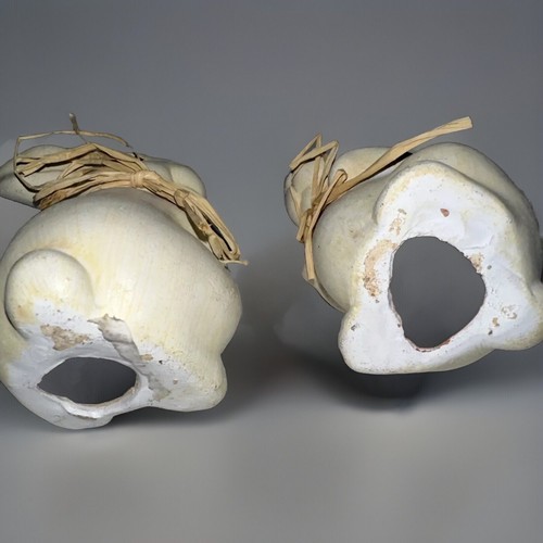 2 Vintage Ceramic Bunny Rabbits With Raffle Bows 3 1/2” And 3” Tall - Picture 3 of 3